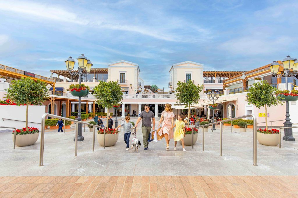 Είναι πολλές οι shopping districts στην Αθήνα, γι' αυτό ξεχωρίσαμε αυτές που συνδυάζονται με kid friendly εστιατόρια, παιδικά μουσεία και δραστηριότητες για τα παιδιά.